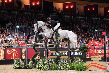 Matthew Sampson triumphs in the Turkish Airlines London Grand Prix at  The London International Horse Show 2022
